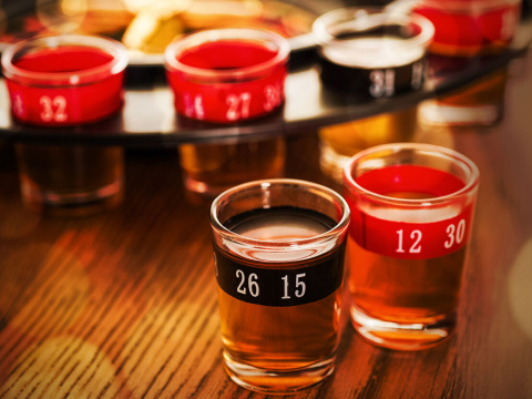 Alkoholowa GRA RULETKA imprezowa + KIELISZKI 16szt Alkoholowa GRA RULETKA imprezowa + KIELISZKI 16szt