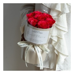 FLOWER BOX BUKIET ZAPACHOWYCH KWIATÓW MYDLANYCH W PUDEŁKU LED 7szt