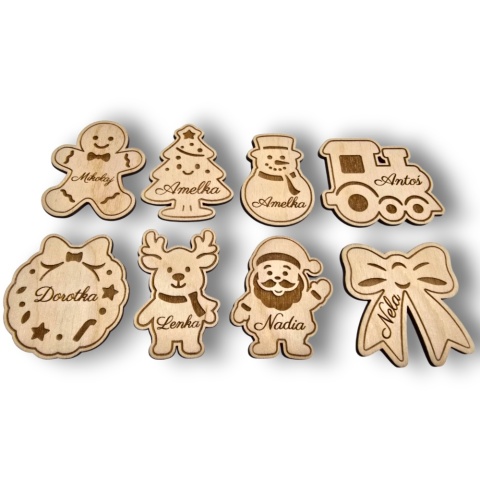 ZESTAW ZAWIESZEK NAKLEJEK NA PREZENTY ŚWIĄTECZNE IMIĘ GRAWER DREWNO 8szt.