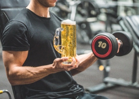 KUFEL SIŁACZA 620 ml szklany biceps prezent dla faceta taty męża Dzień Ojca