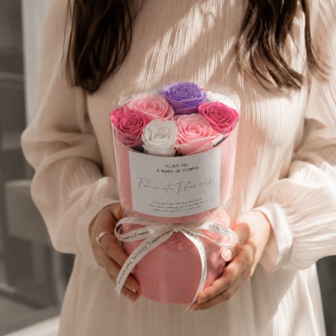 FLOWER BOX BUKIET ZAPACHOWYCH KWIATÓW MYDLANYCH W PUDEŁKU 10 SZT FIOLET
