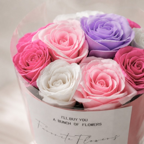 FLOWER BOX BUKIET ZAPACHOWYCH KWIATÓW MYDLANYCH W PUDEŁKU 10 SZT FIOLET