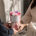 FLOWER BOX BUKIET ZAPACHOWYCH KWIATÓW MYDLANYCH W PUDEŁKU 10 SZT FIOLET