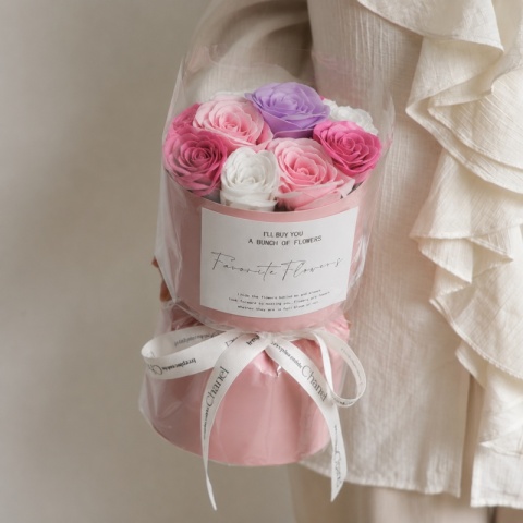 FLOWER BOX BUKIET ZAPACHOWYCH KWIATÓW MYDLANYCH W PUDEŁKU 10 SZT FIOLET